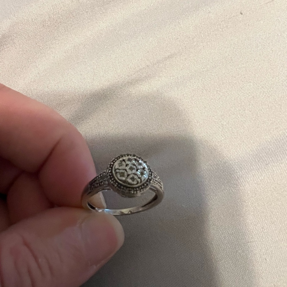 Elegant Silver Ring With Intricate Design
